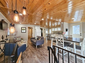 352 Pine Mountain Ave in Hill City, SD - Foto de edificio - Building Photo