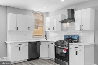 5517 Ridgewood St in Philadelphia, PA - Building Photo - Building Photo