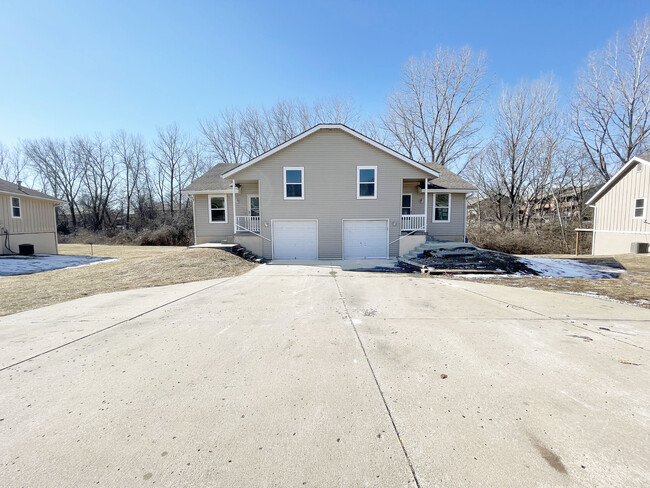 7104 Orchard Ct in Pleasant Valley, MO - Building Photo - Building Photo