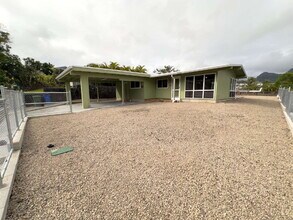 1301 Kuuna St in Kailua, HI - Building Photo - Building Photo