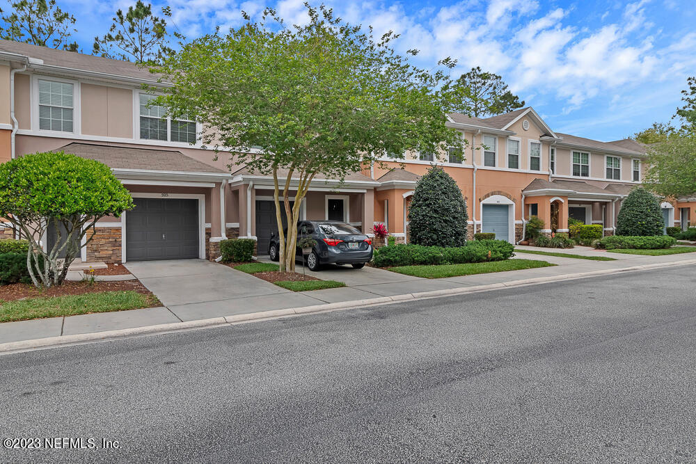 5915 Pavilion Dr in Jacksonville, FL - Building Photo