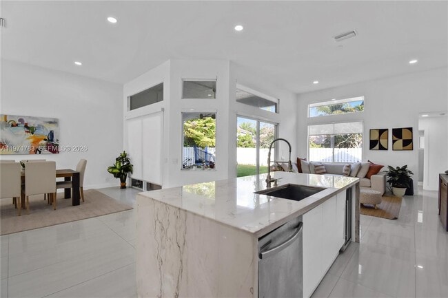 710 Lake Blvd in Weston, FL - Building Photo - Building Photo