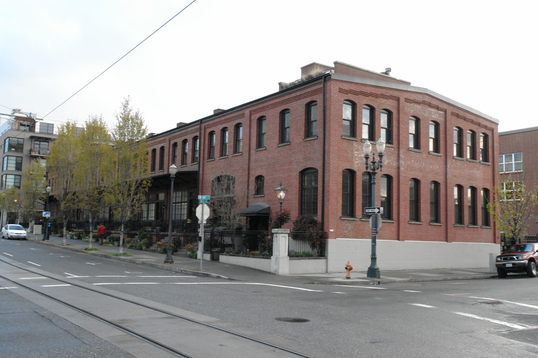 616 NW 11th Ave in Portland, OR - Building Photo