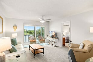 138 Cypress Ln in Oldsmar, FL - Building Photo