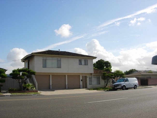 8532 Fontana St in Downey, CA - Foto de edificio - Building Photo