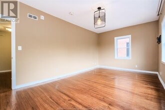 242 Erie St W in Windsor, ON - Building Photo - Building Photo