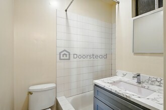 3339 W 8th St, Unit Apt 302 in Los Angeles, CA - Building Photo - Building Photo