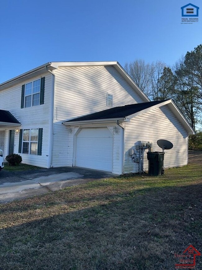 3947 Webb Oaks Ct in Chattanooga, TN - Foto de edificio - Building Photo