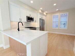 302 Tall Oak in Irvine, CA - Building Photo - Building Photo