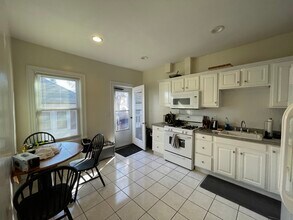 54 Hobson St, Unit 56-2 in Boston, MA - Foto de edificio - Building Photo