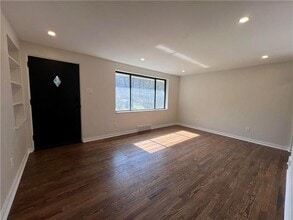 658 Fort Couch Rd in Pittsburgh, PA - Building Photo - Building Photo