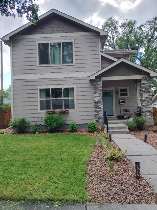 208 Custer Ave, Unit Bedroom 2 in Colorado Springs, CO - Foto de edificio