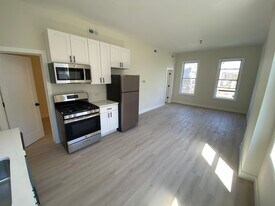 1322 W Ohio St, Unit 1R in Chicago, IL - Building Photo