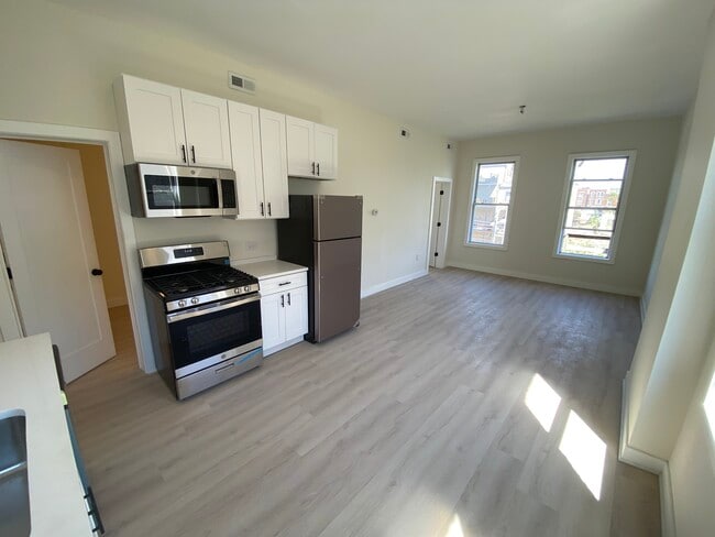 1322 W Ohio St, Unit 1R