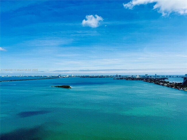2020 N Bayshore Dr, Unit 3706 in Miami, FL - Building Photo - Building Photo