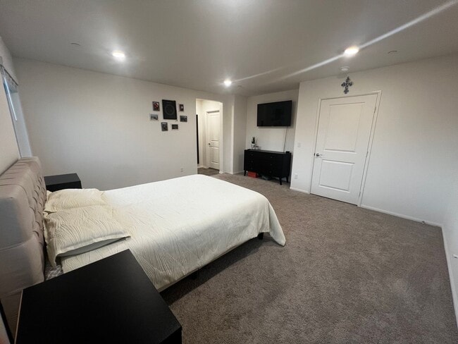 28388 Memory Ln in Winchester, CA - Building Photo - Building Photo