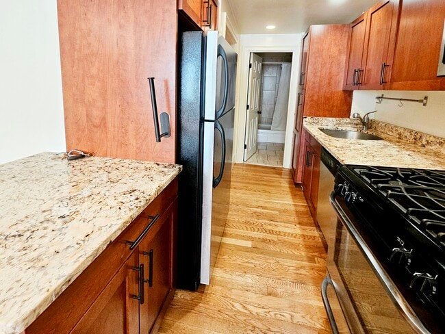 81 West Cedar St, Unit 7