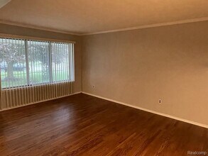 34660 MacDonald Dr in Sterling Heights, MI - Building Photo - Building Photo