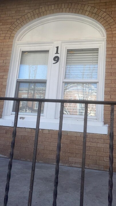 19 N 28th St in Camden, NJ - Building Photo