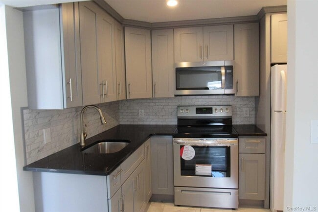 1425 NY-82 in Hopewell Junction, NY - Building Photo - Building Photo