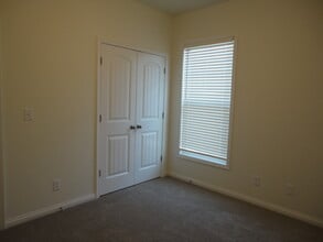 6615 Blue Ridge Ct in Utica, KY - Foto de edificio - Building Photo