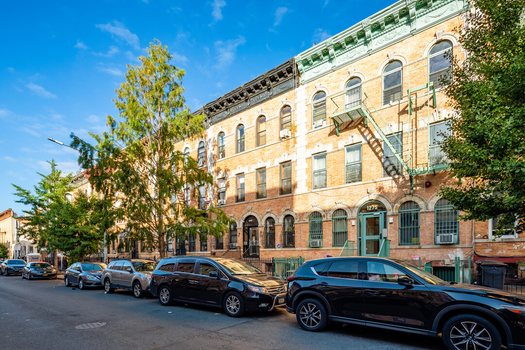 1271 Decatur St in Brooklyn, NY - Foto de edificio