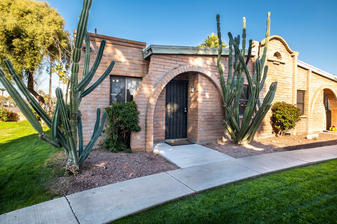 4406 E Hubbell St, Unit 4 in Phoenix, AZ - Building Photo