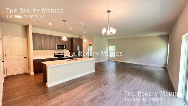 150 Hillsborough Ave NW in Palm Bay, FL - Building Photo - Building Photo