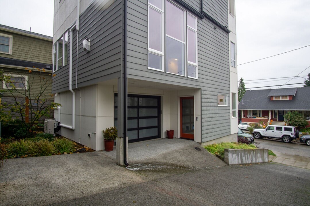 4613 Evanston Ave N in Seattle, WA - Building Photo