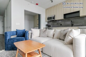 1400 W Randolph St, Unit FL10-ID1353 in Chicago, IL - Foto de edificio - Building Photo