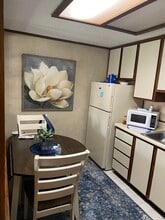 Cedargate Apartments in Waterford, MI - Foto de edificio - Building Photo