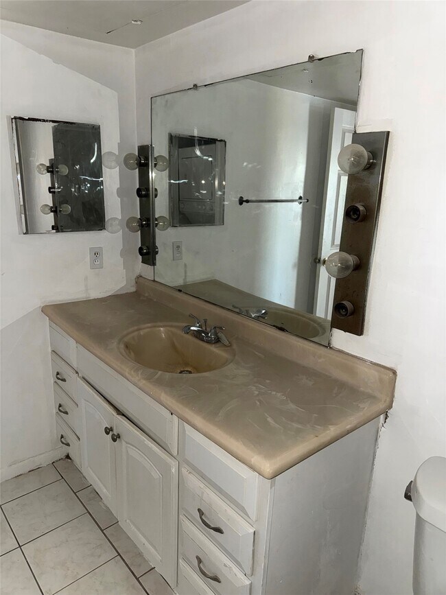 8519 Hearth Dr in Houston, TX - Building Photo - Building Photo