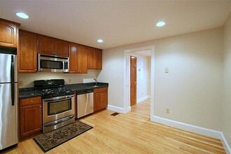 422 Franklin St, Unit 1L in Cambridge, MA - Foto de edificio - Building Photo