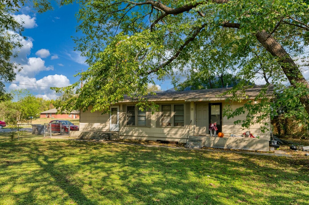 6163 Brocks Ln in Fort Worth, TX - Building Photo