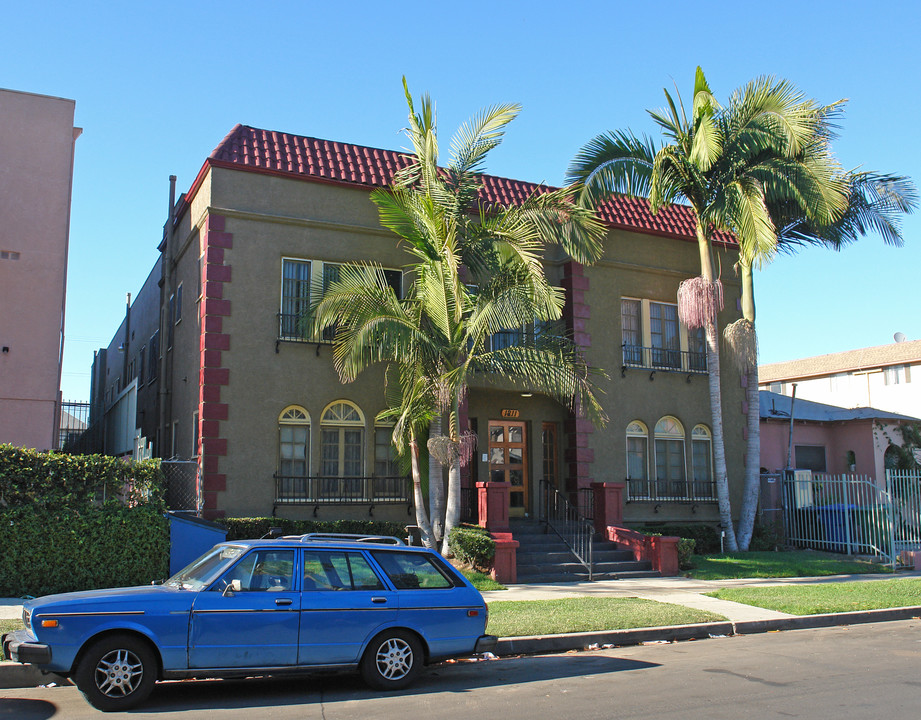 1211 S Bronson Ave in Los Angeles, CA - Foto de edificio