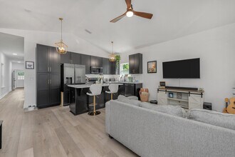 208 E Yonge St in Pensacola, FL - Building Photo - Building Photo