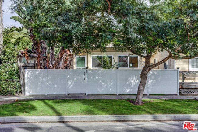 2322 Ocean Ave in Los Angeles, CA - Building Photo - Building Photo