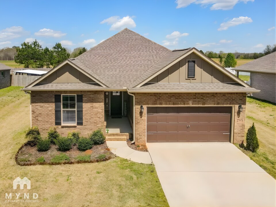 27571 Carrington Ct in Athens, AL - Foto de edificio