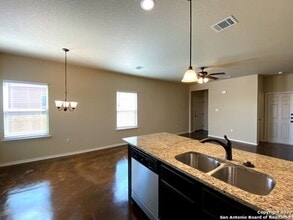 1129 Renee Way in Seguin, TX - Building Photo - Building Photo
