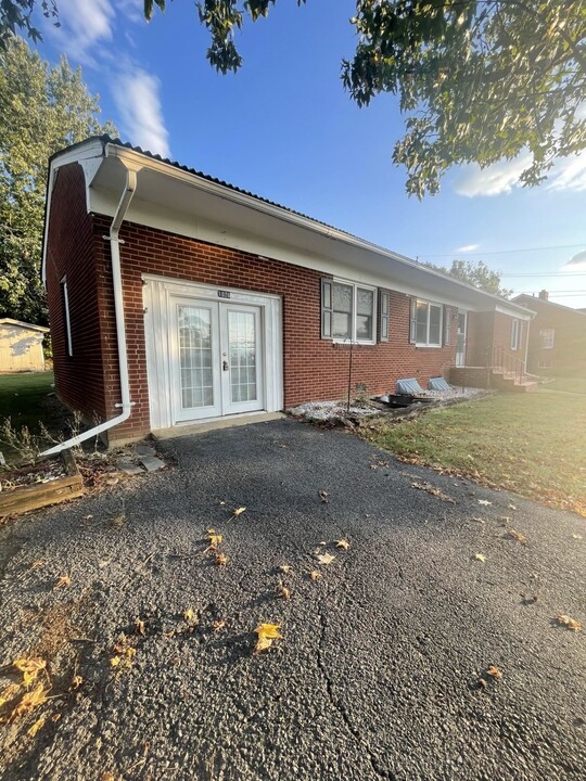 1026 N Main St in Harrisonburg, VA - Building Photo