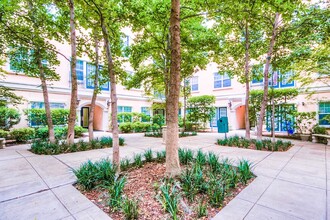 Villas at Katy Trail in Dallas, TX - Foto de edificio - Building Photo