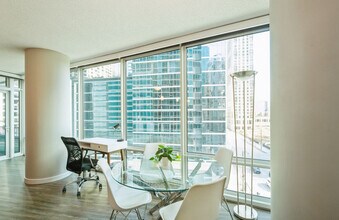 355 E Ohio St in Chicago, IL - Building Photo - Building Photo