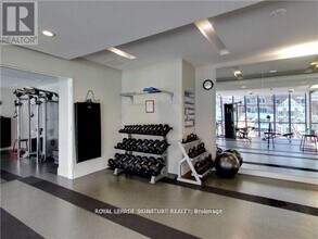 110 Charles St E in Toronto, ON - Building Photo - Building Photo
