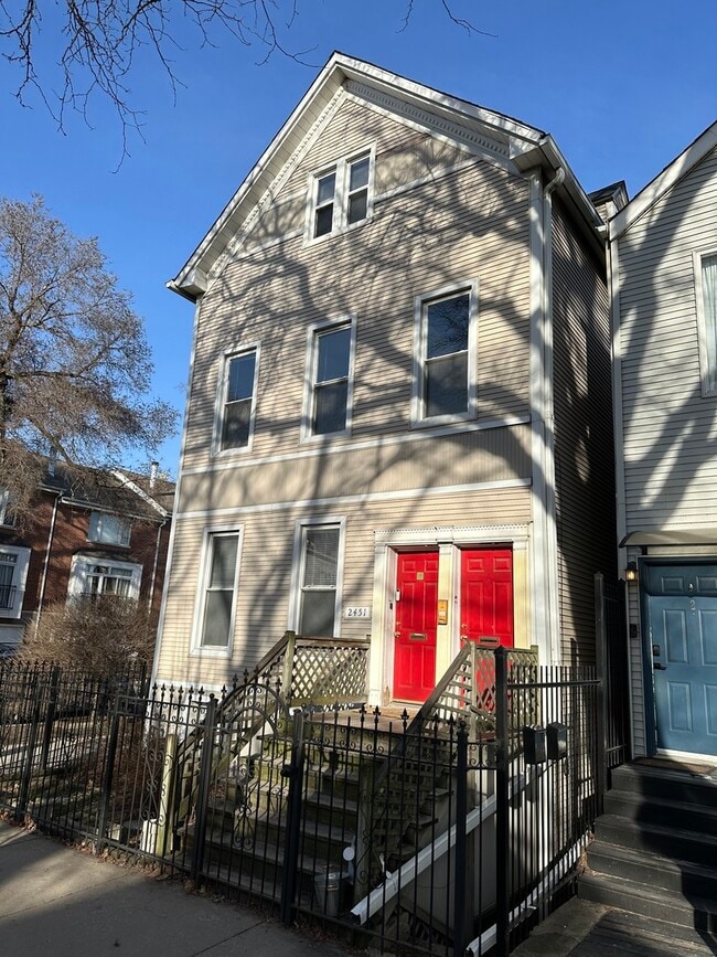 2451 N Marshfield Ave in Chicago, IL - Building Photo - Building Photo