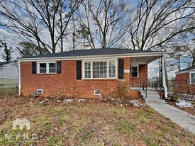 1825 Oakmont Dr NW in Atlanta, GA - Building Photo