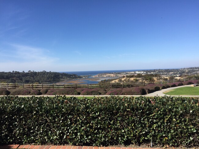 13558 Landfair Rd in San Diego, CA - Foto de edificio - Building Photo