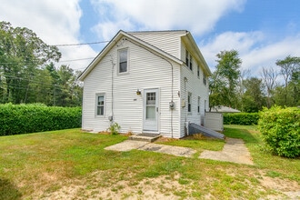805 Mashamoquet Rd in Pomfret, CT - Building Photo - Building Photo