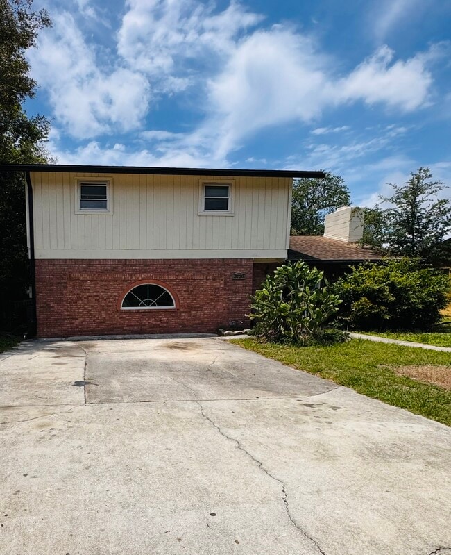 3758 Grant Rd