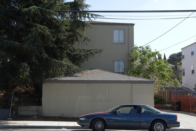 9514 Macarthur Blvd in Oakland, CA - Building Photo - Building Photo