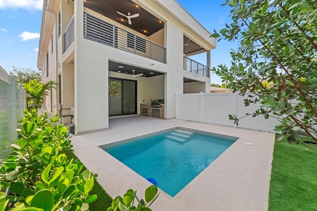 property at 1812 Miami Rd